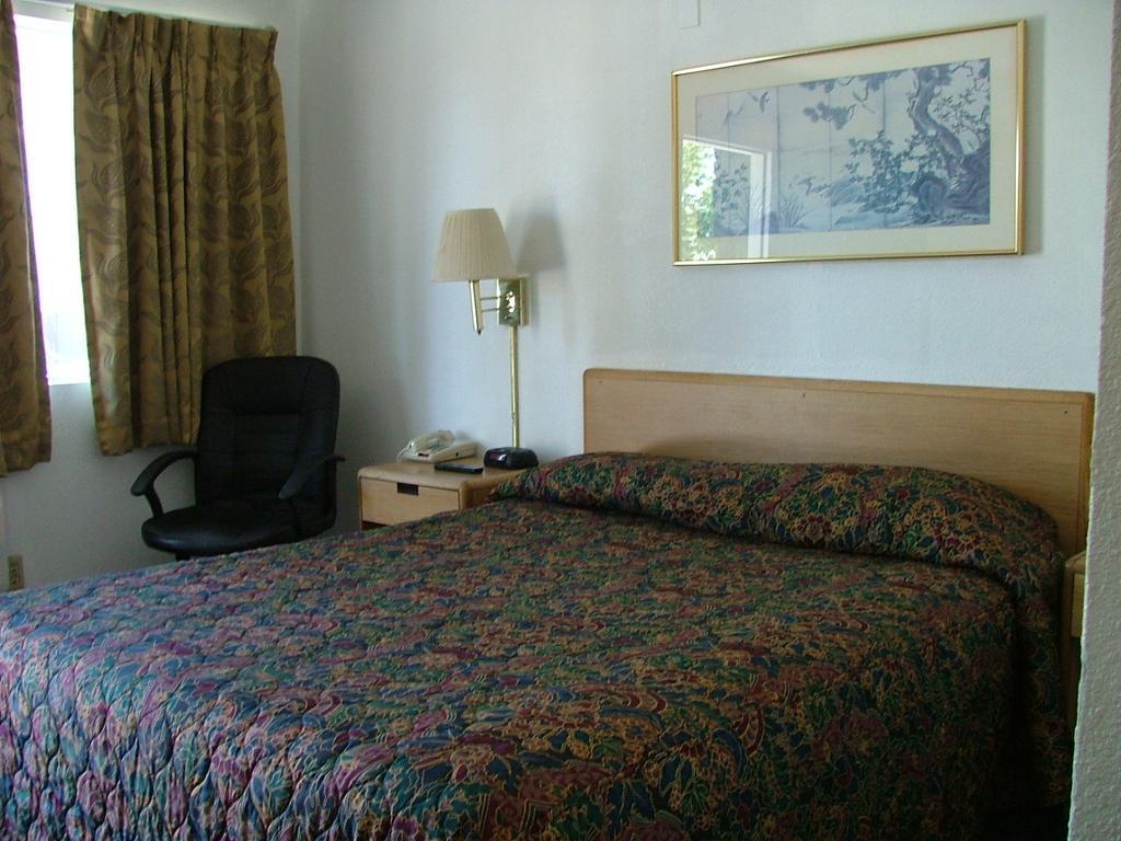 American Budget Inn And Suites-Modesto Luaran gambar